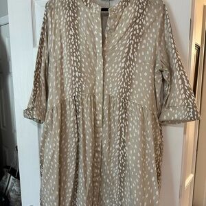 Tuckernuck Beige and White Patterned Blouse